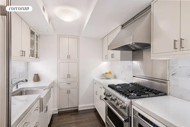 130 W 12TH Street