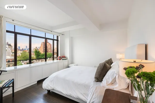130 W 12TH Street