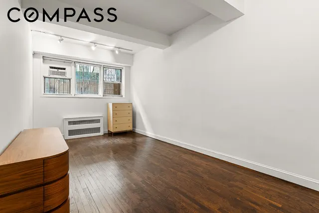 180 Thompson Street