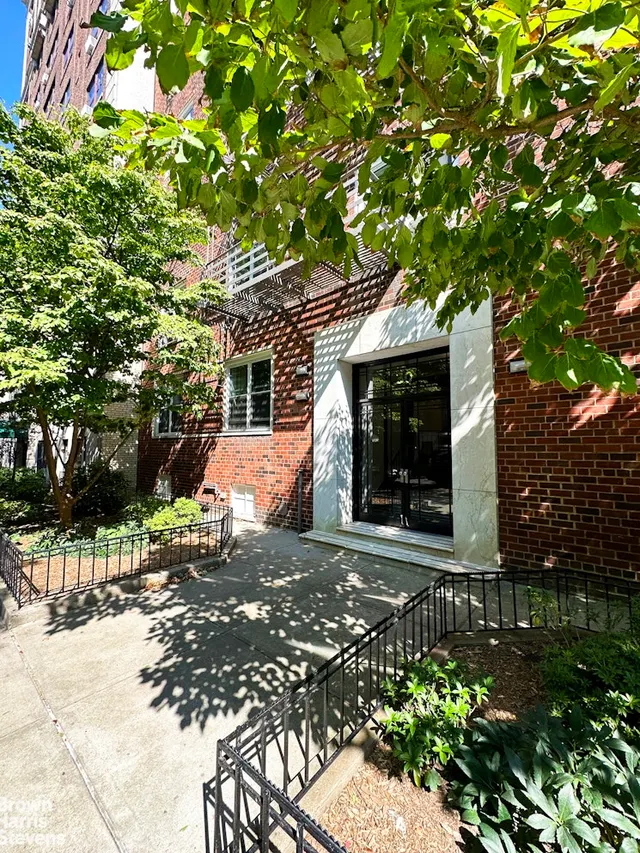30 Monroe Place