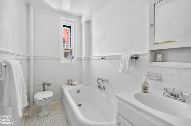 24 Monroe Place