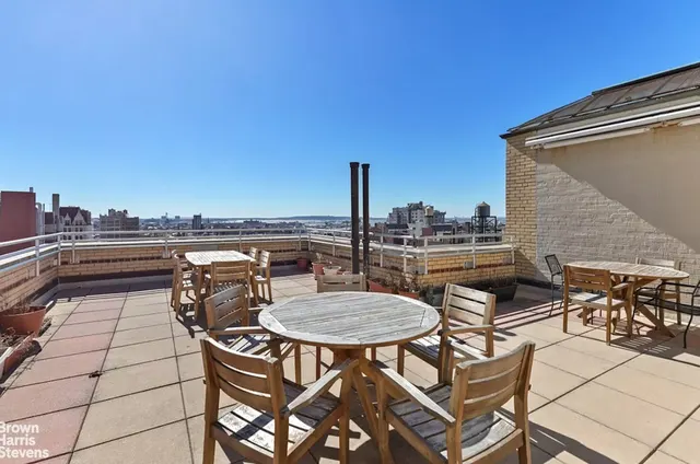 24 Monroe Place