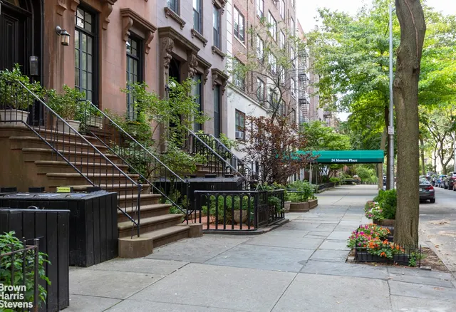 24 Monroe Place