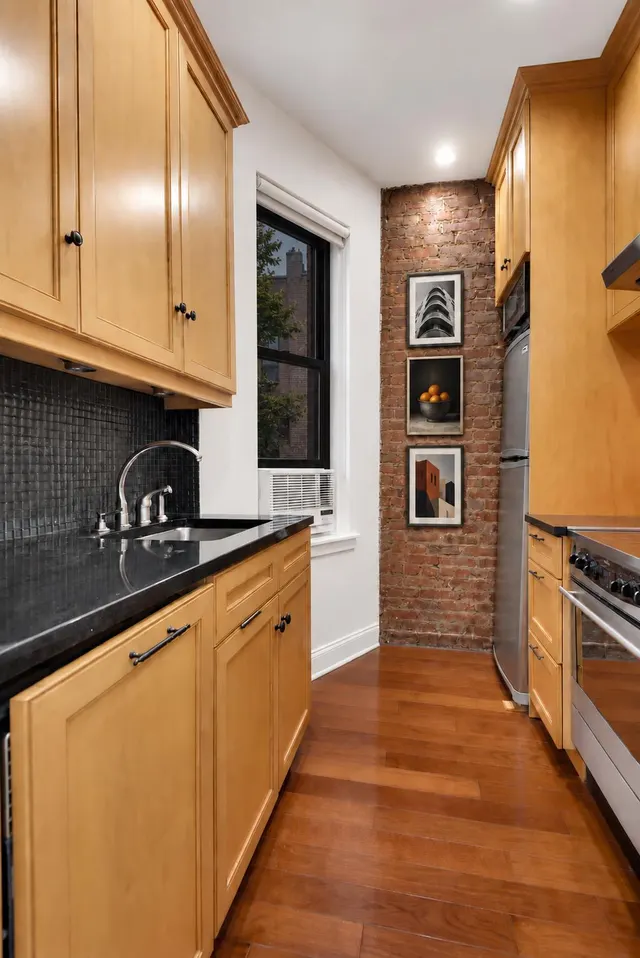 433 West 24th Street