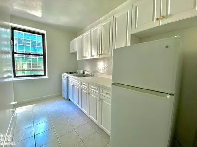 8 East 48th Street