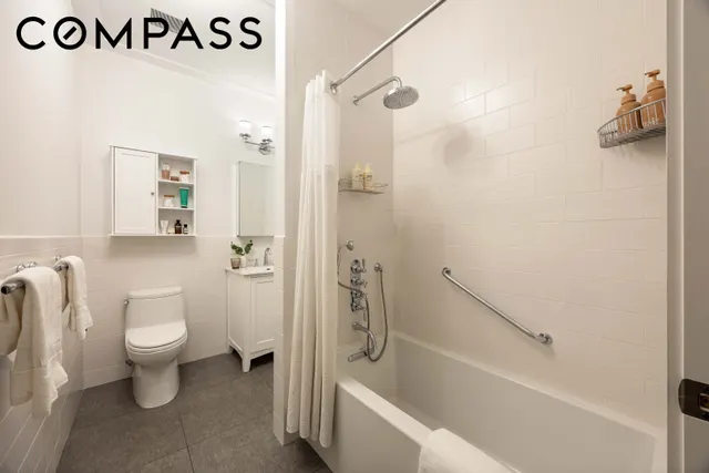 542 Laguardia Place