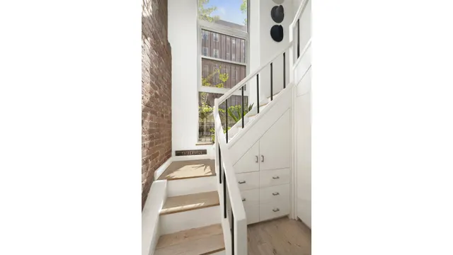 15 Jones Street